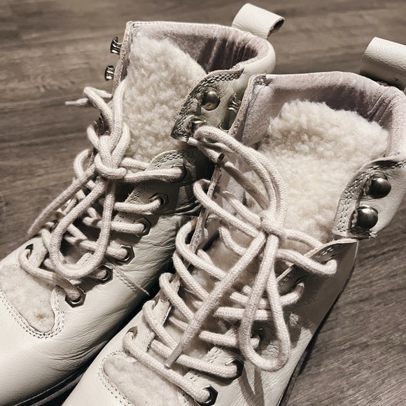 Shoe The Bear — BEX - Picture 2 of 5